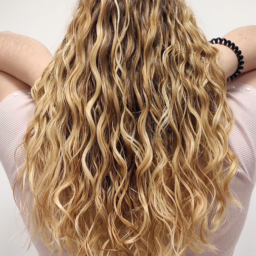 CGM - Curly Girl Method Po čištění a CGM, dlouhé kudrnaté vlasy